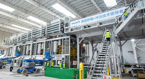 满满科技感 探秘恒大最强汽车基地 自动化科技